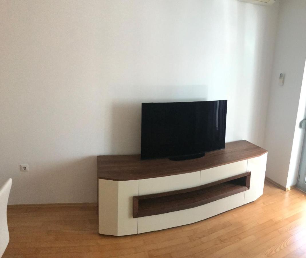 Apartment Angela With Private Garage Slot Pula Exterior photo